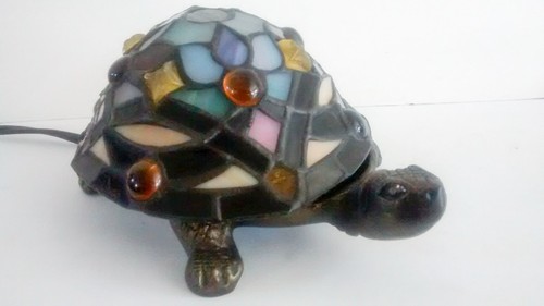 Tiffany lamp style stained - lamp,